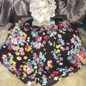 Mink Pink shorts🌺💐🌸